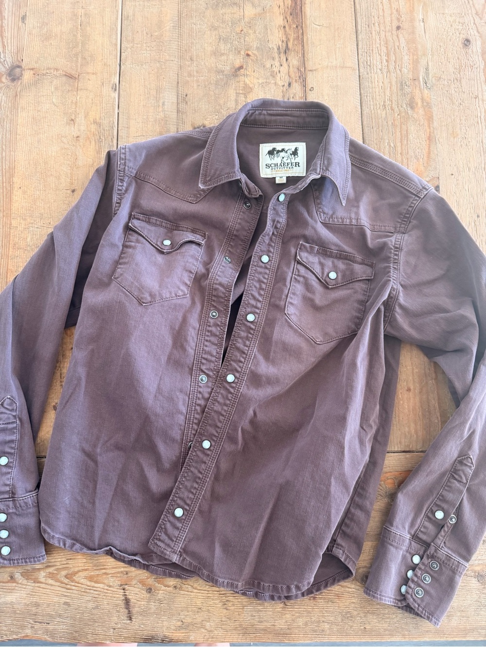 Schaefer Women's Long-Sleeve Button-Down Shirt in Faded Brown